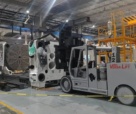 Versa-Lift movimiento maquinaria CNC pesada planta industrial Tijuana AZVIR